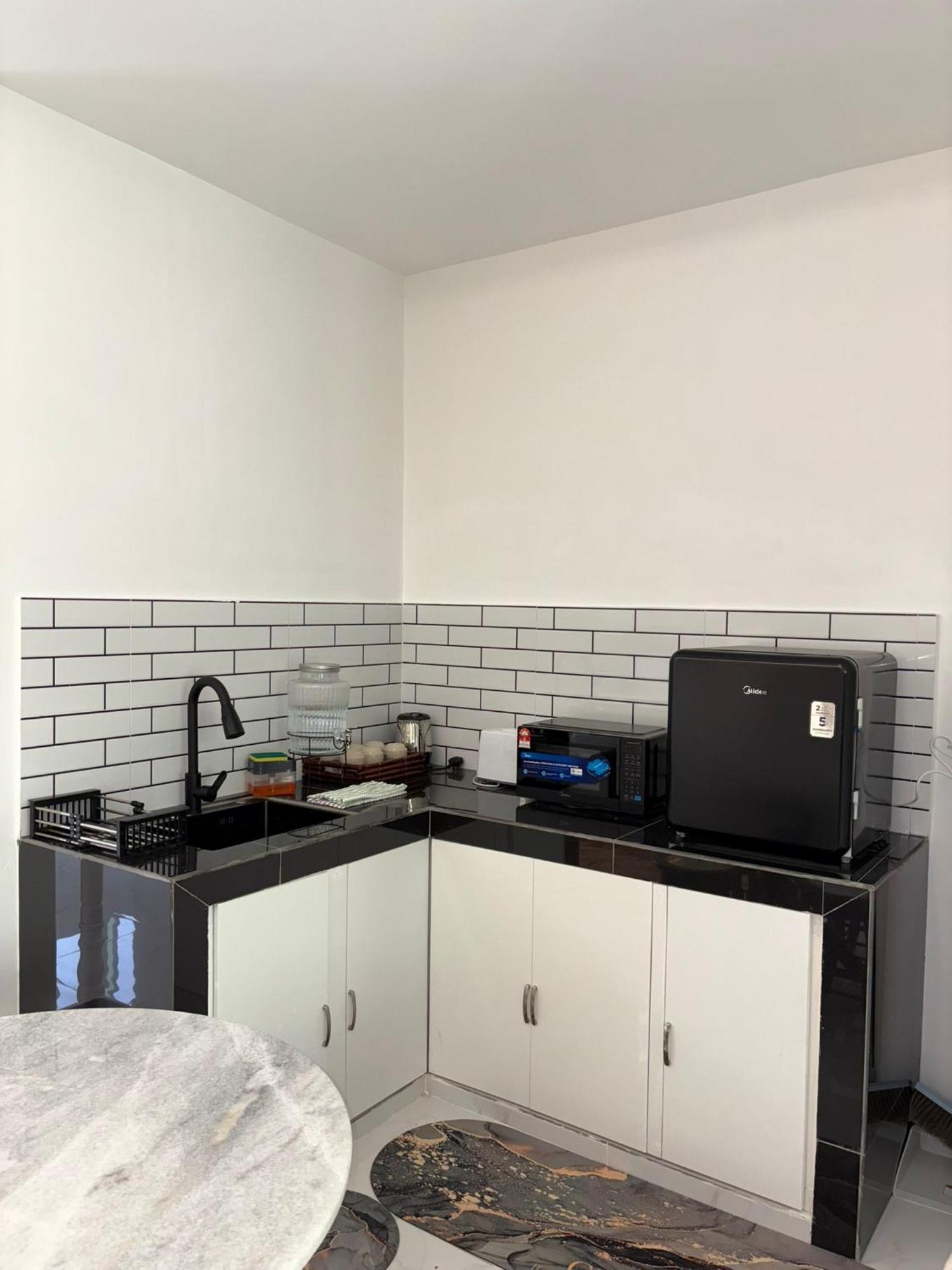 Eleven25 Roomstay 龙运 外观 照片